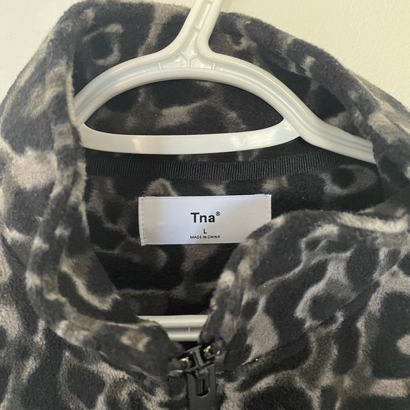 Aritzia TNA Fleece Sweater - Picture 2 of 2